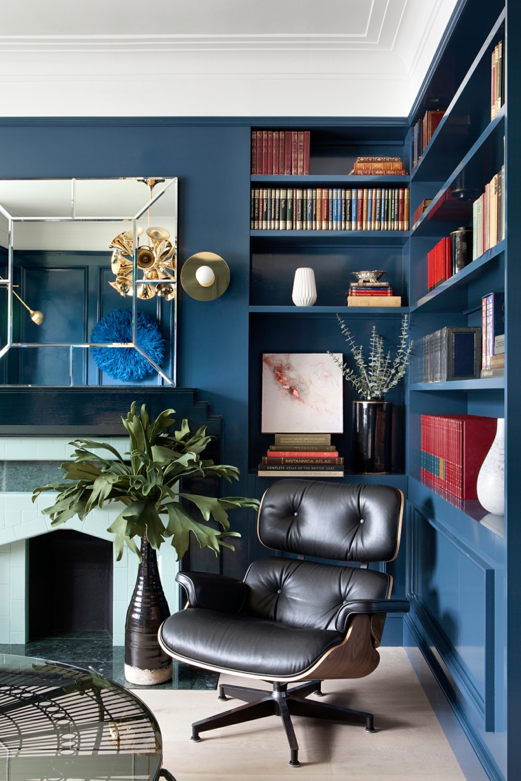 murs du salon idées d'étagères livres bleus