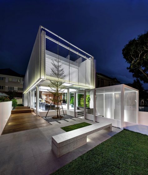 Conception de maison moderne à deux étages avec grenier