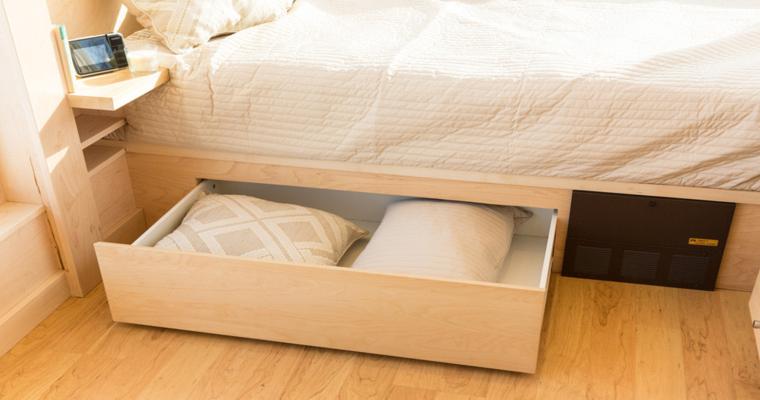 lit en bois avec tiroirs intégrés