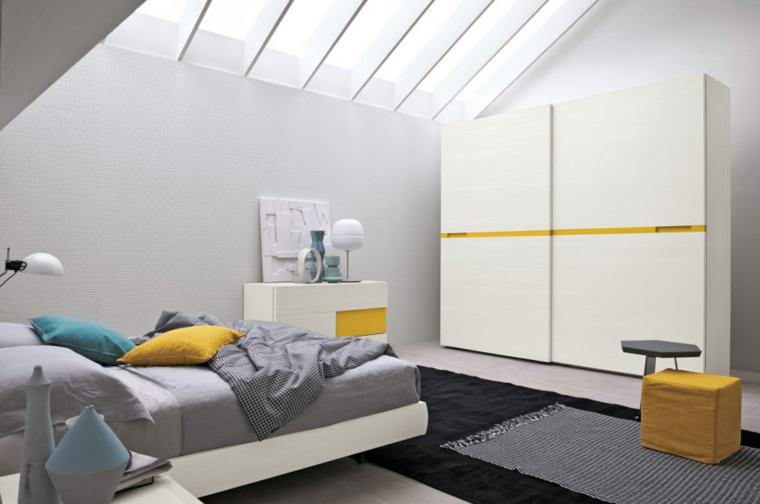 Les touches de couleur jaune de la chambre moderne éclairent les idées de la chambre
