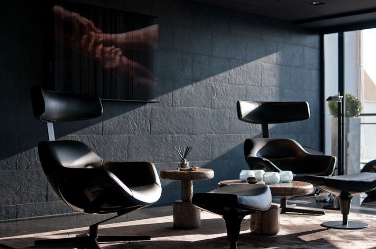 fauteuils noirs tables en bois belles idées de photos