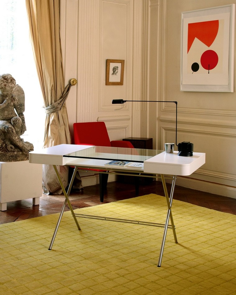 table de bureau design moderne à l'intérieur
