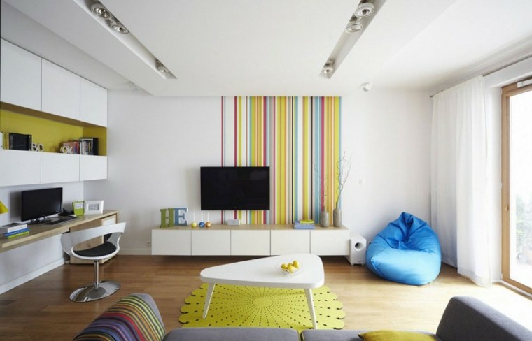 idées de mur de salon moderne de couleurs vives