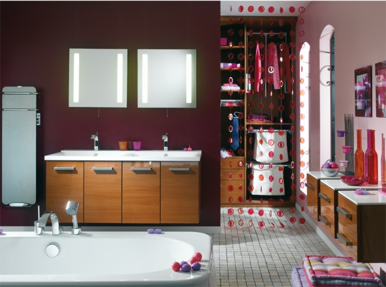 Idées de vases décoratifs de salle de bain de couleur foncée