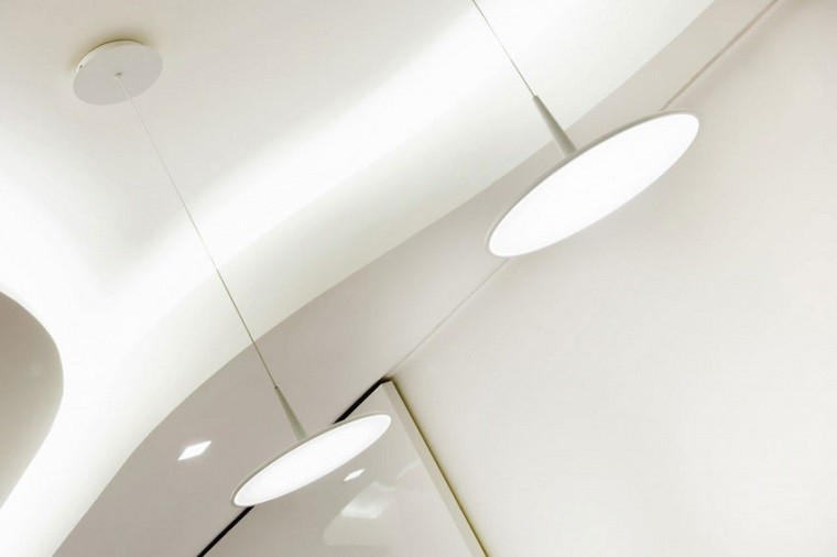 lampes suspendues plates modernes blanches