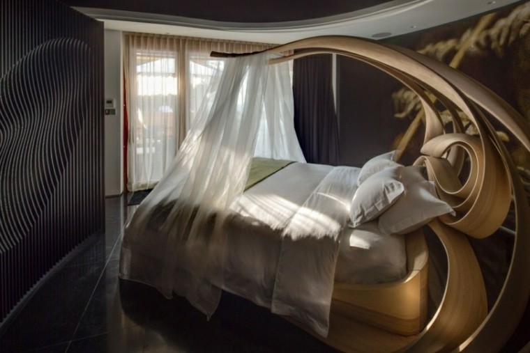 Chambre à coucher avec lit à baldaquin idées de design innovantes