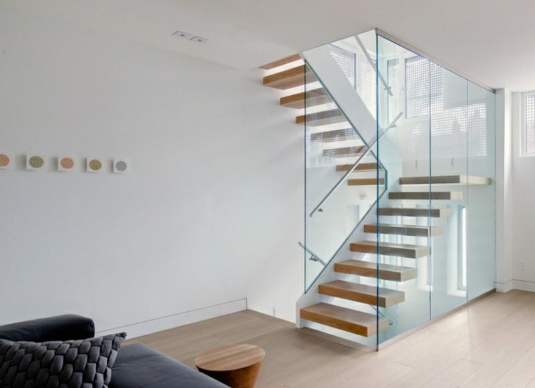 escalier murs en verre plancher en bois idées modernes