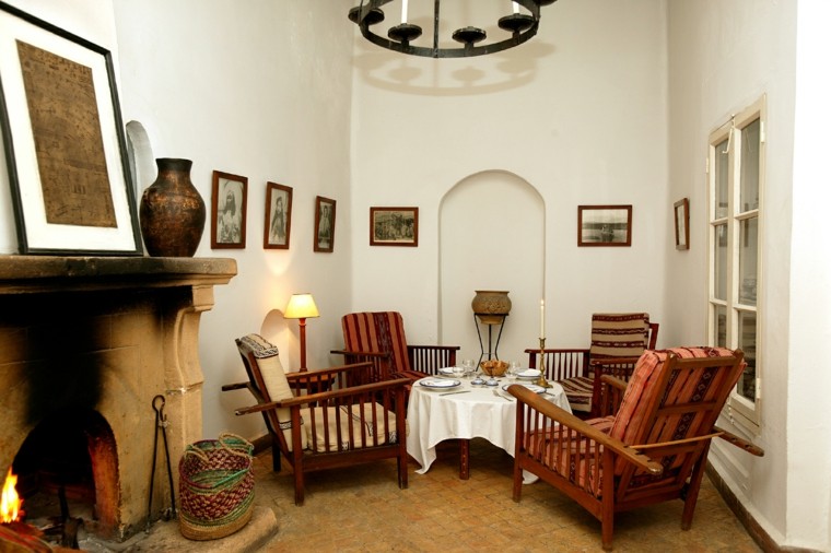 ancienne cheminée table basse de style campagnard marocain