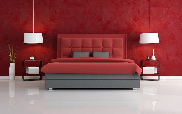 červená-papírová-stěna-obývací pokoj