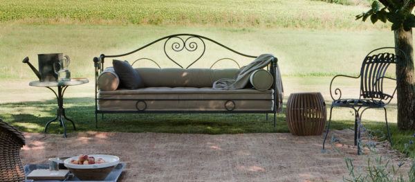 Comment décorer un canapé d'extérieur Canapé en fer classique 
