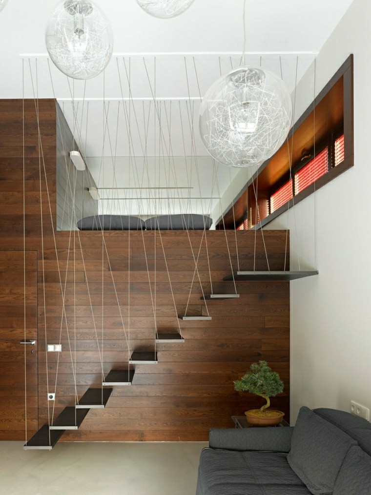 maison-escalier-suspendu-original-mur-bois