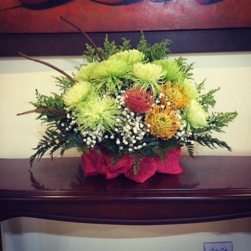 comment-faire-un-arrangement-floral-protea-et-chrysanthèmes-instagram