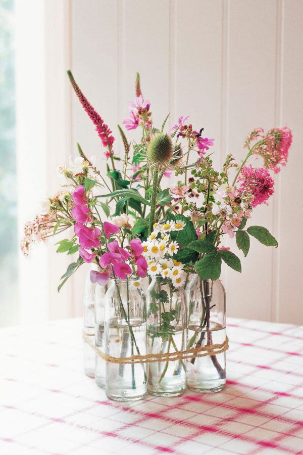 Comment faire un centre de table d'arrangement floral avec des fleurs sauvages 