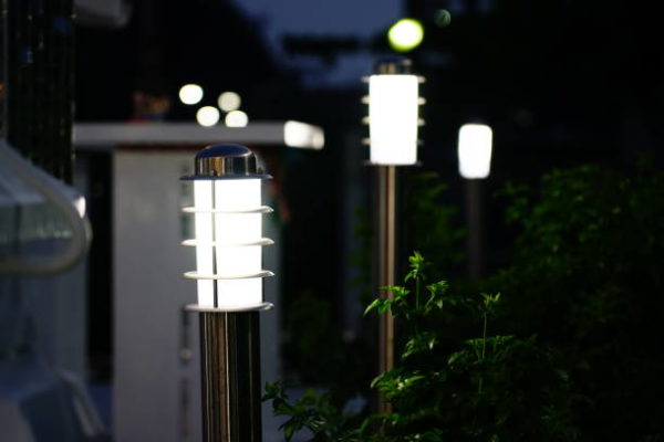 Les meilleures idées pour éclairer votre jardin sans contaminer les lampes à led 