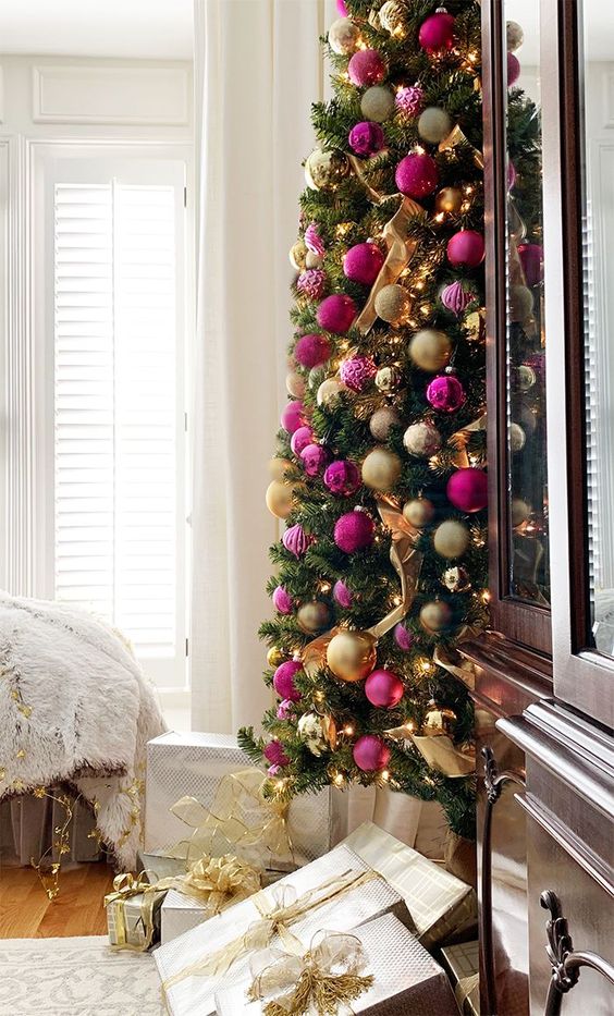 Décoration d'arbre mince colorée pour Noël