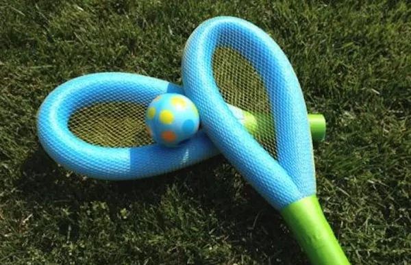 Bricolages à faire avec des churros de piscine pour raquettes enfants 