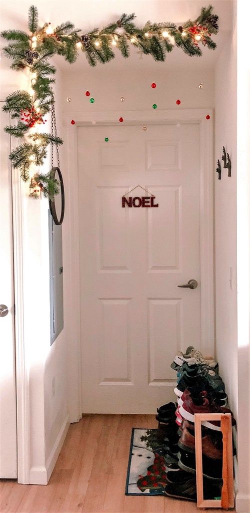 Comment décorer l'entrée d'une maison Infonavit à Noël
