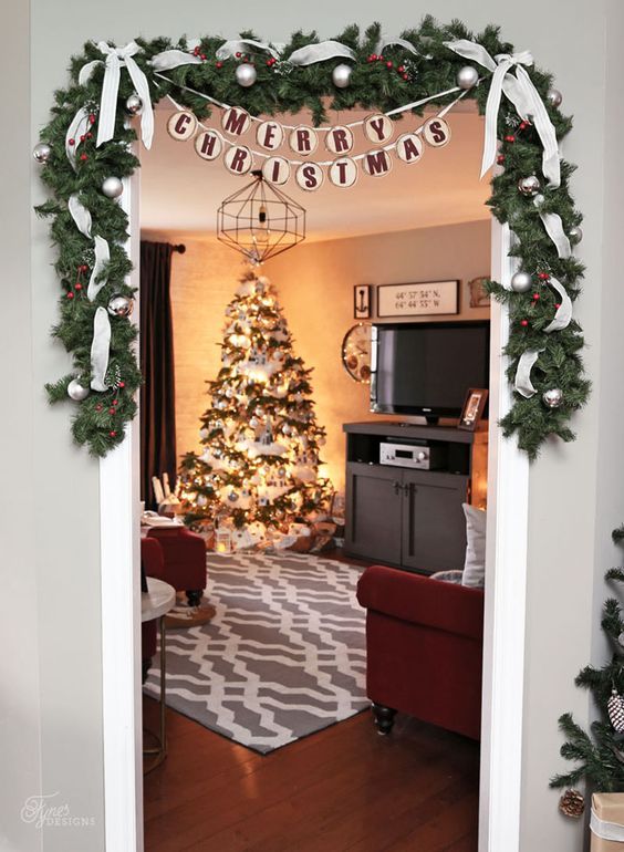 Comment décorer l'entrée d'une maison Infonavit à Noël