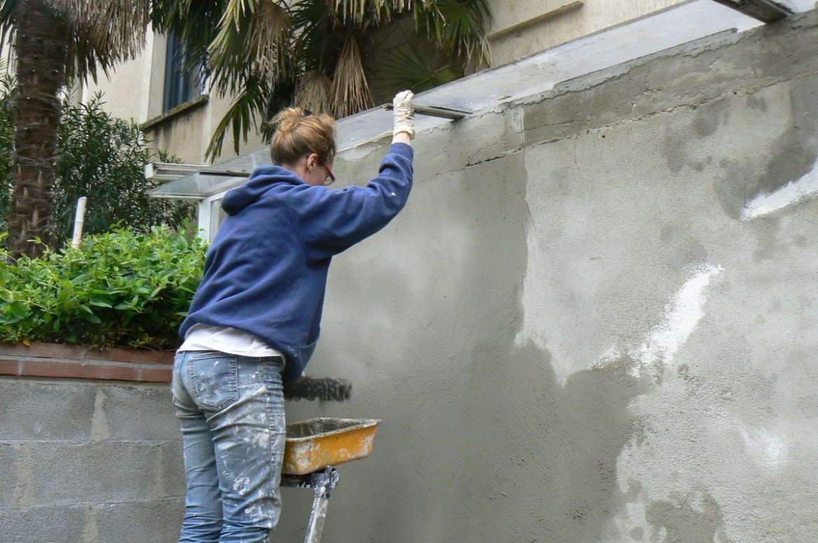 Comment Crepir un mur en parpaing au rouleau ?