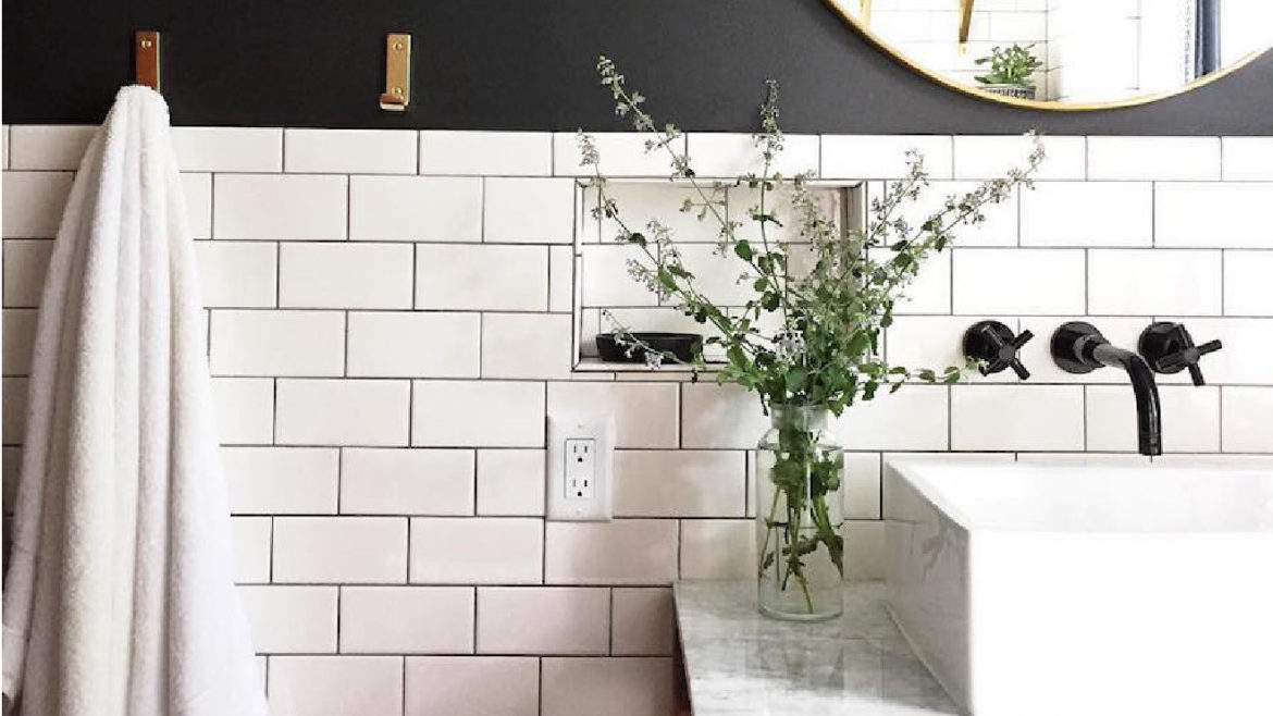 Comment agrandir visuellement les toilettes ?