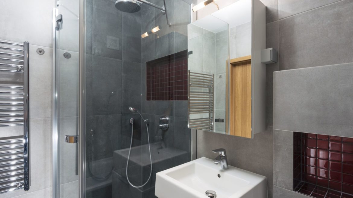 Comment aménager une petite salle de bain ?