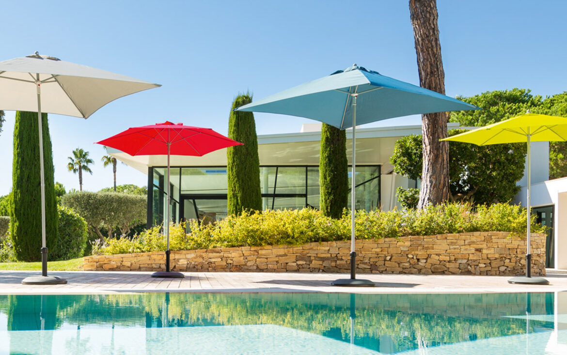 Comment attacher un parasol sur un balcon ?