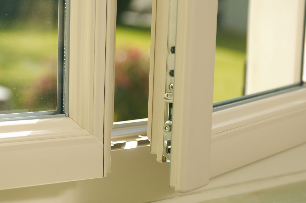 Comment bloquer des portes battantes ?