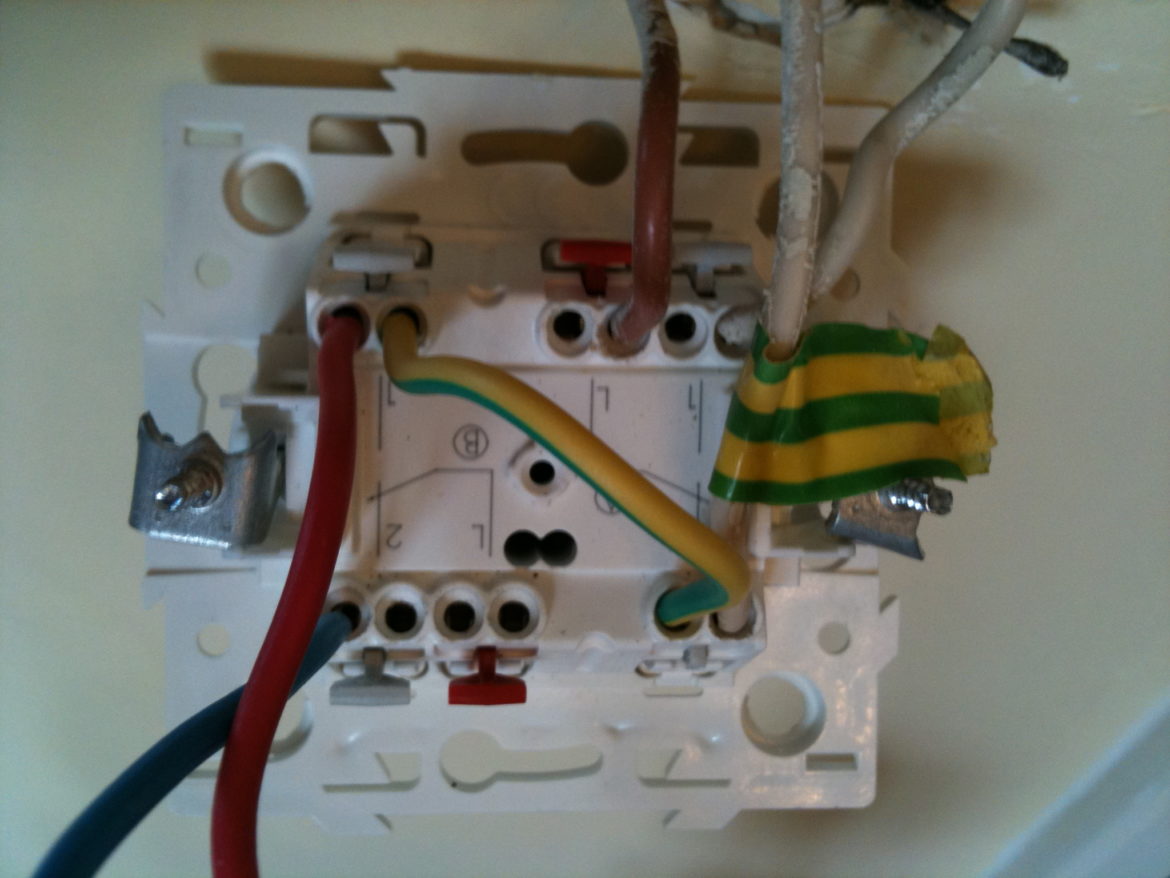 Comment brancher double interrupteur ?