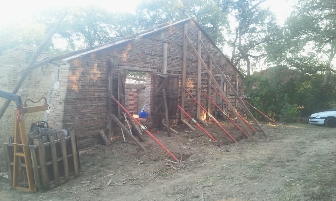 Comment camoufler un mur extérieur moche ?