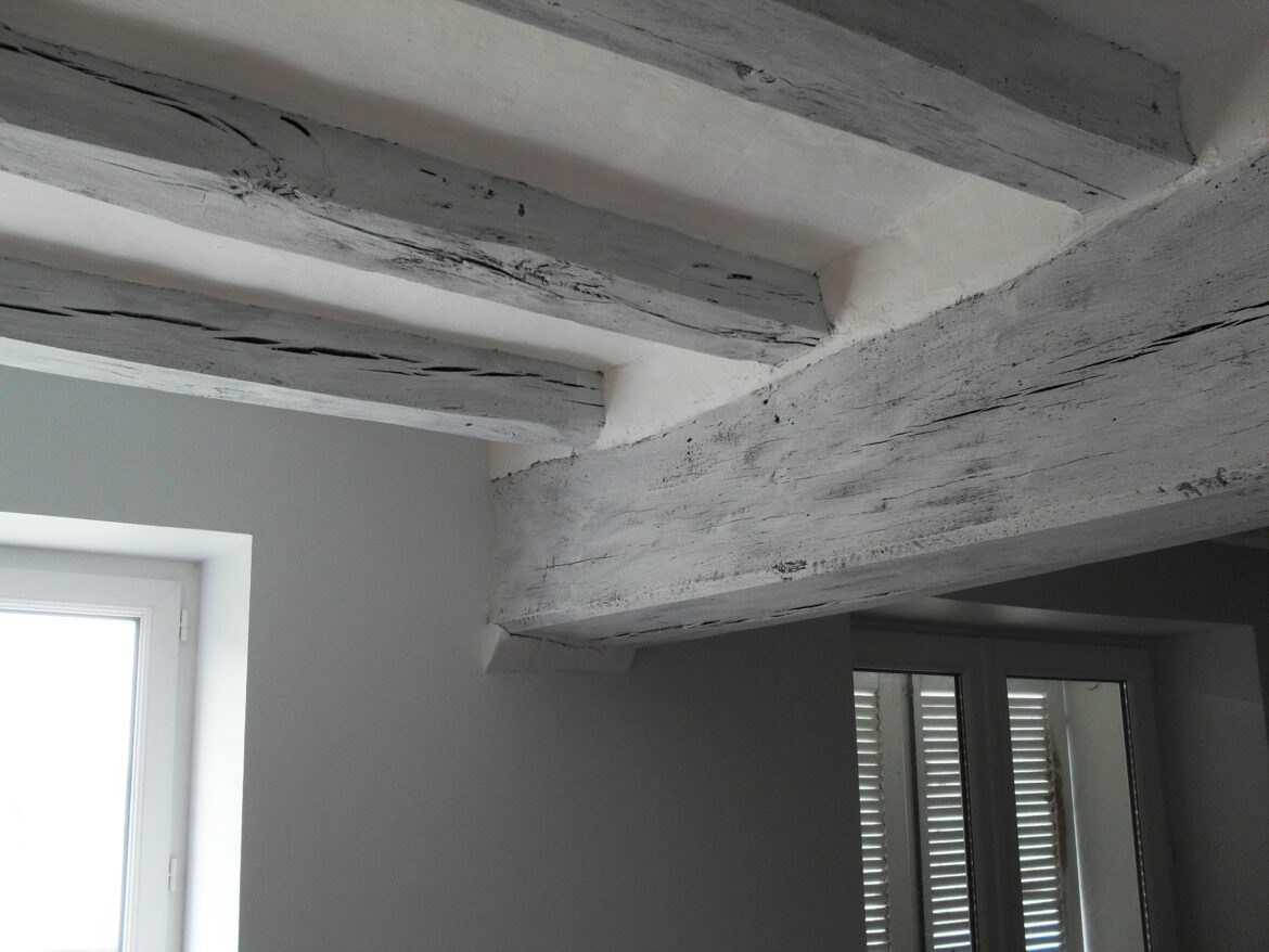 Comment camoufler une poutre en béton ?