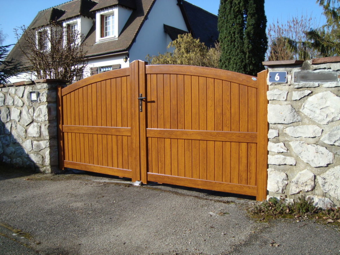 Comment choisir son portail en bois ?