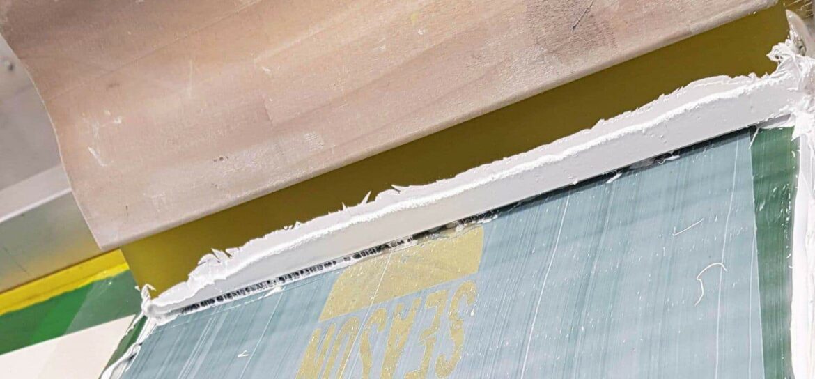 Comment coller du carrelage sur un ancien carrelage mural ?