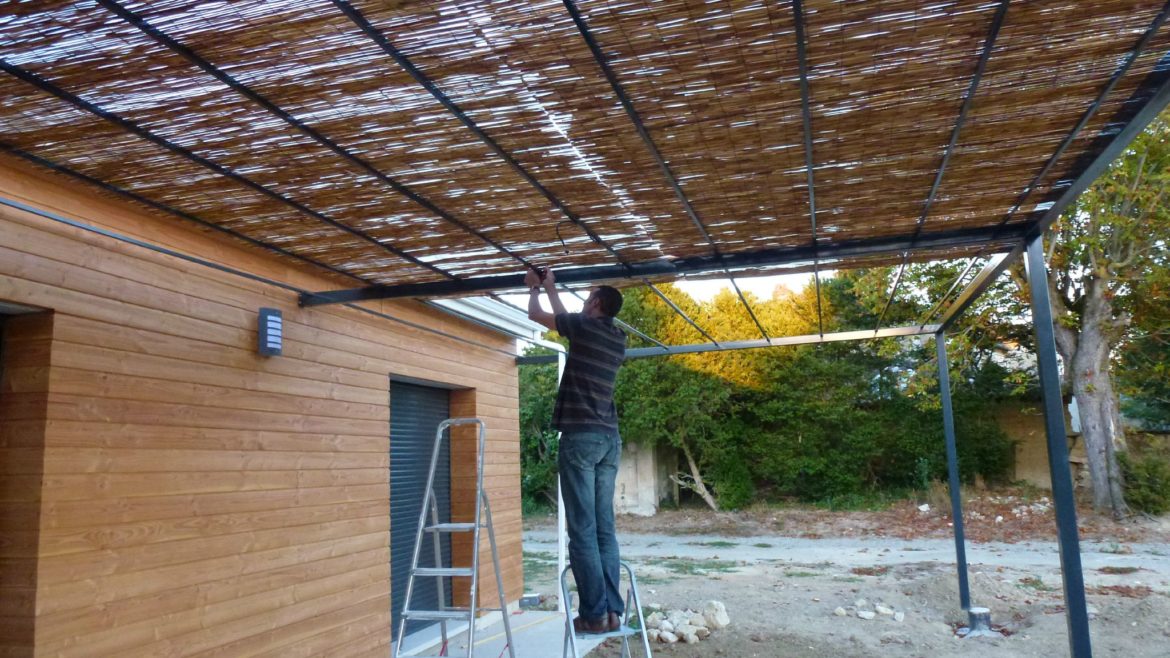 Comment couvrir une pergola pas cher ?