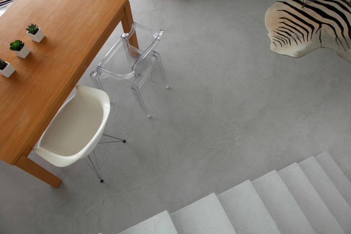 Comment égayer une salle de bain blanche ?