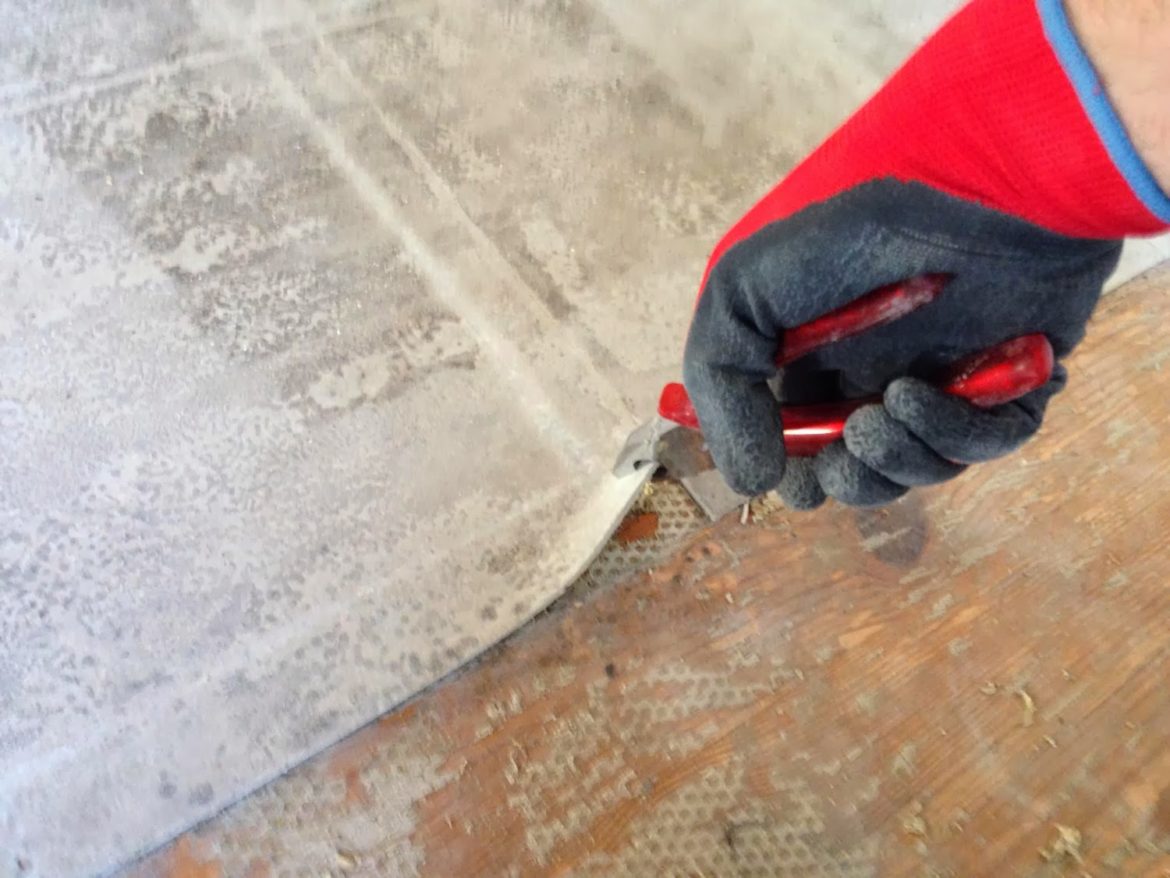 Comment enlever des dalles de lino ?