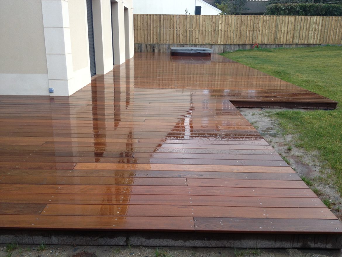 Comment faire pour qu'une terrasse bois ne grise pas ?