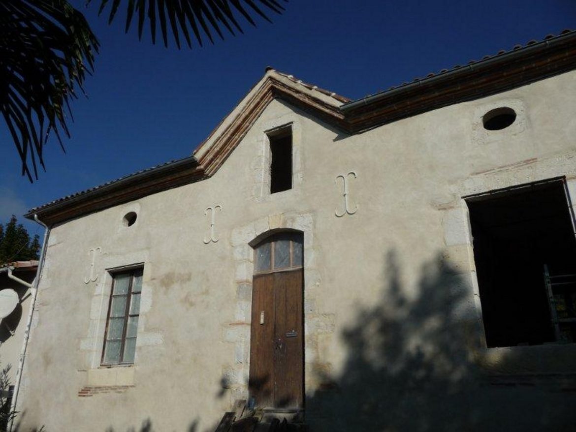 Comment faire un enduit à la chaux extérieur ?