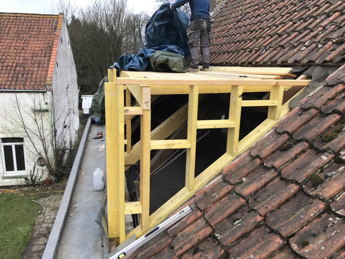 Comment faire une fenêtre chien assis ?