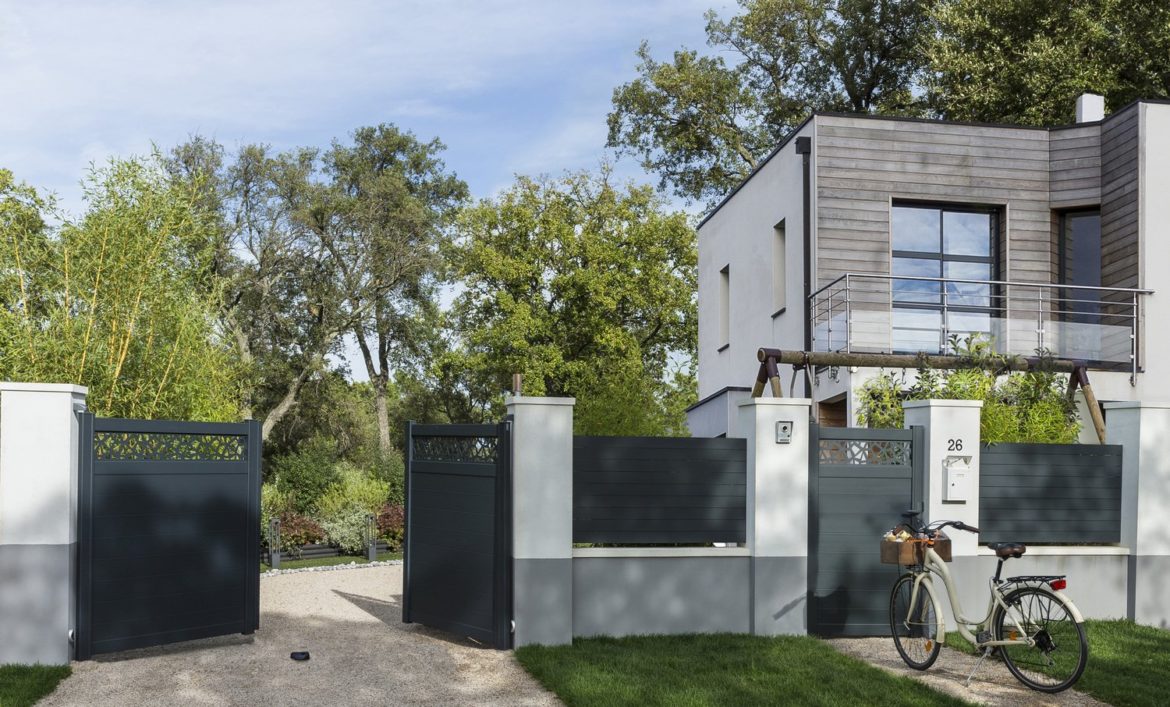 Comment fermer une cour sans portail ?