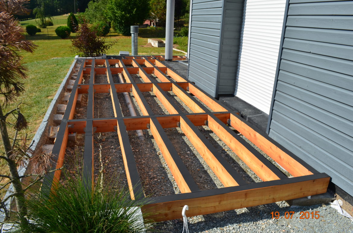 Comment finir une terrasse bois sur plot ?