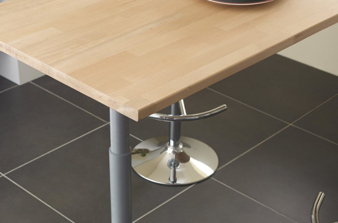 Comment fixer un plan de travail sur un mur en placo ?