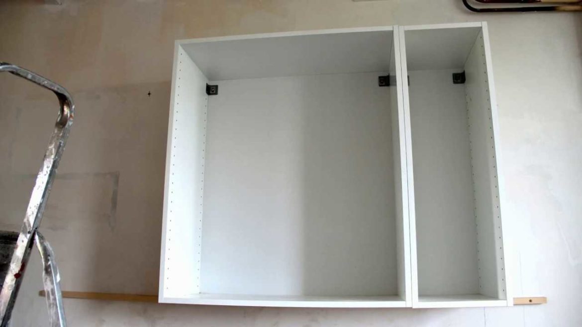 Comment fixer une crédence sur du placo ?