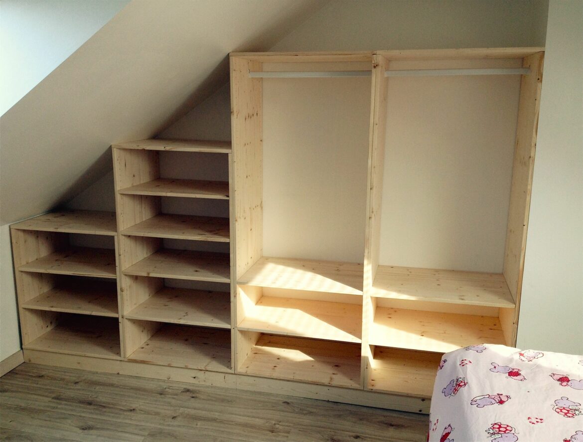 Comment gagner de la place dans une chambre mansardée ?
