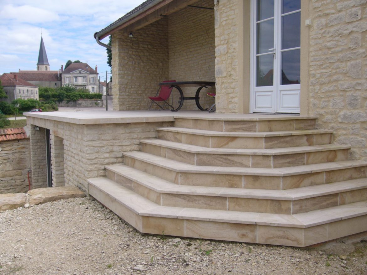 Comment habiller des marches en béton extérieur ?