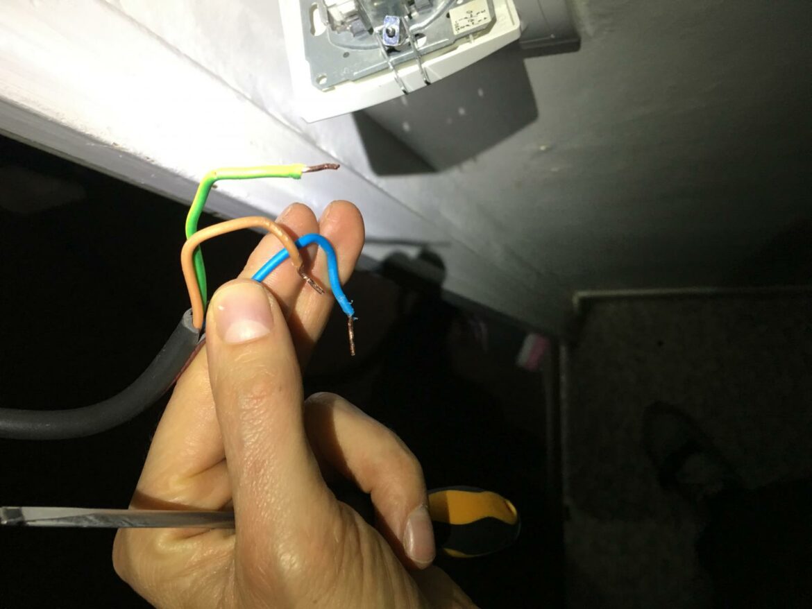 Comment installer un Aerateur de salle de bain ?