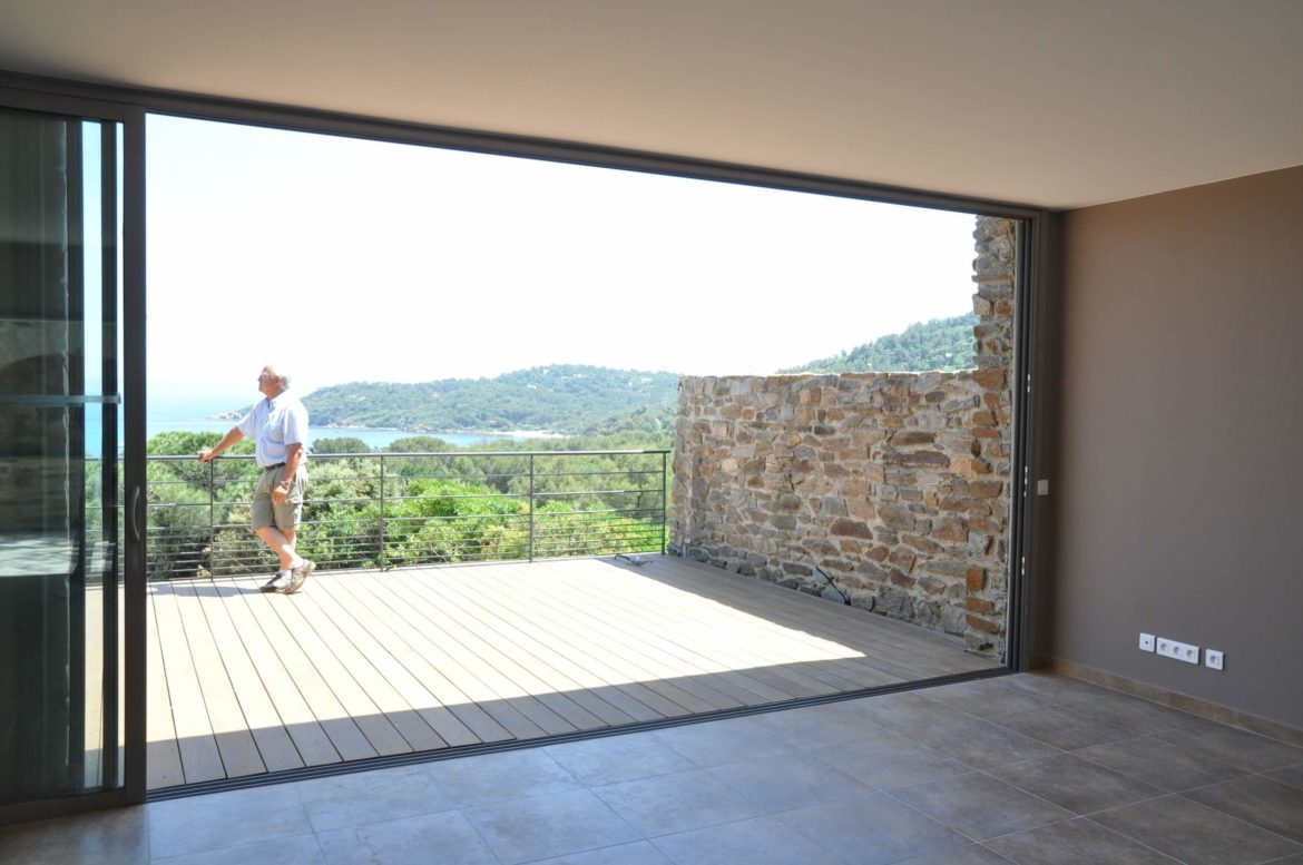 Comment installer une baie à galandage ?