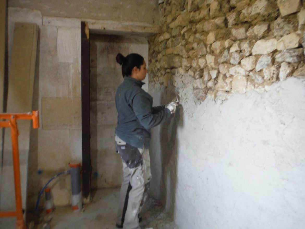 Comment mettre de la chaux sur les murs ?