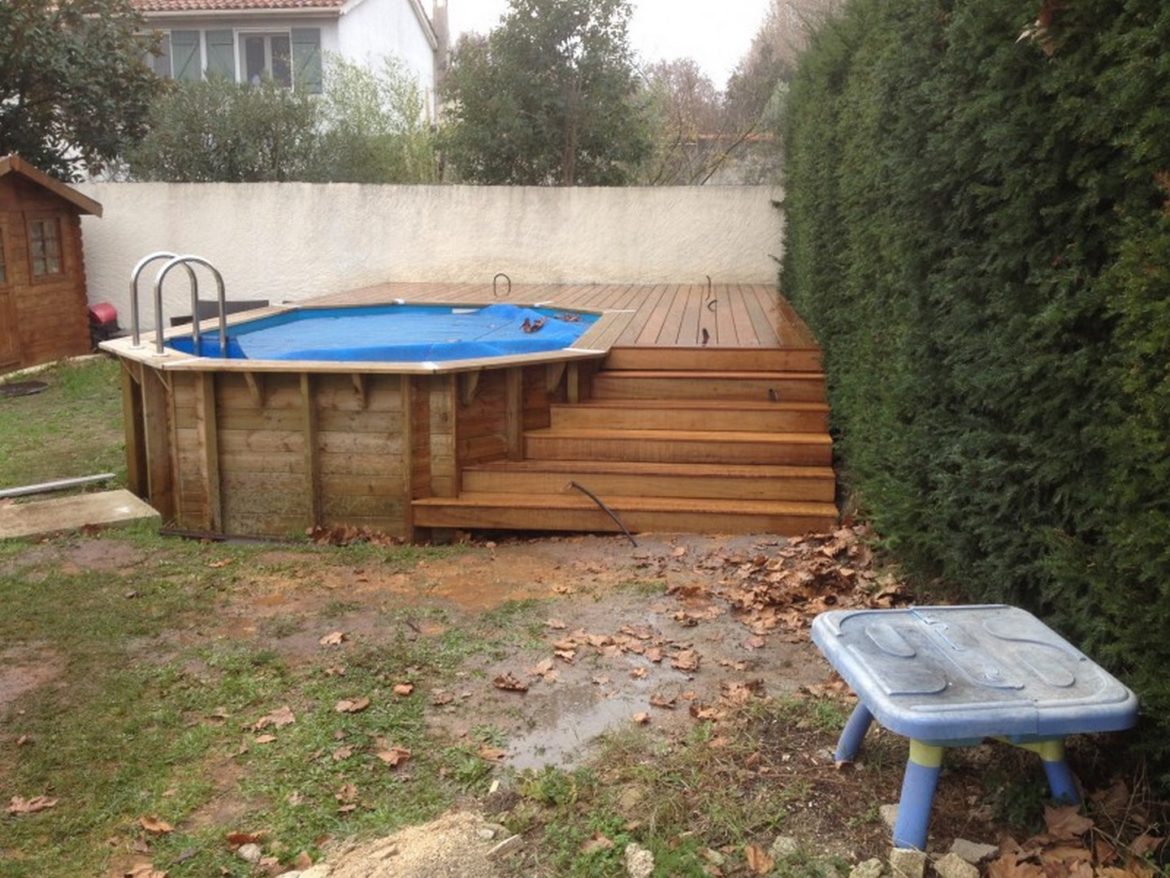 Comment mettre du bois autour d'une piscine hors sol ?