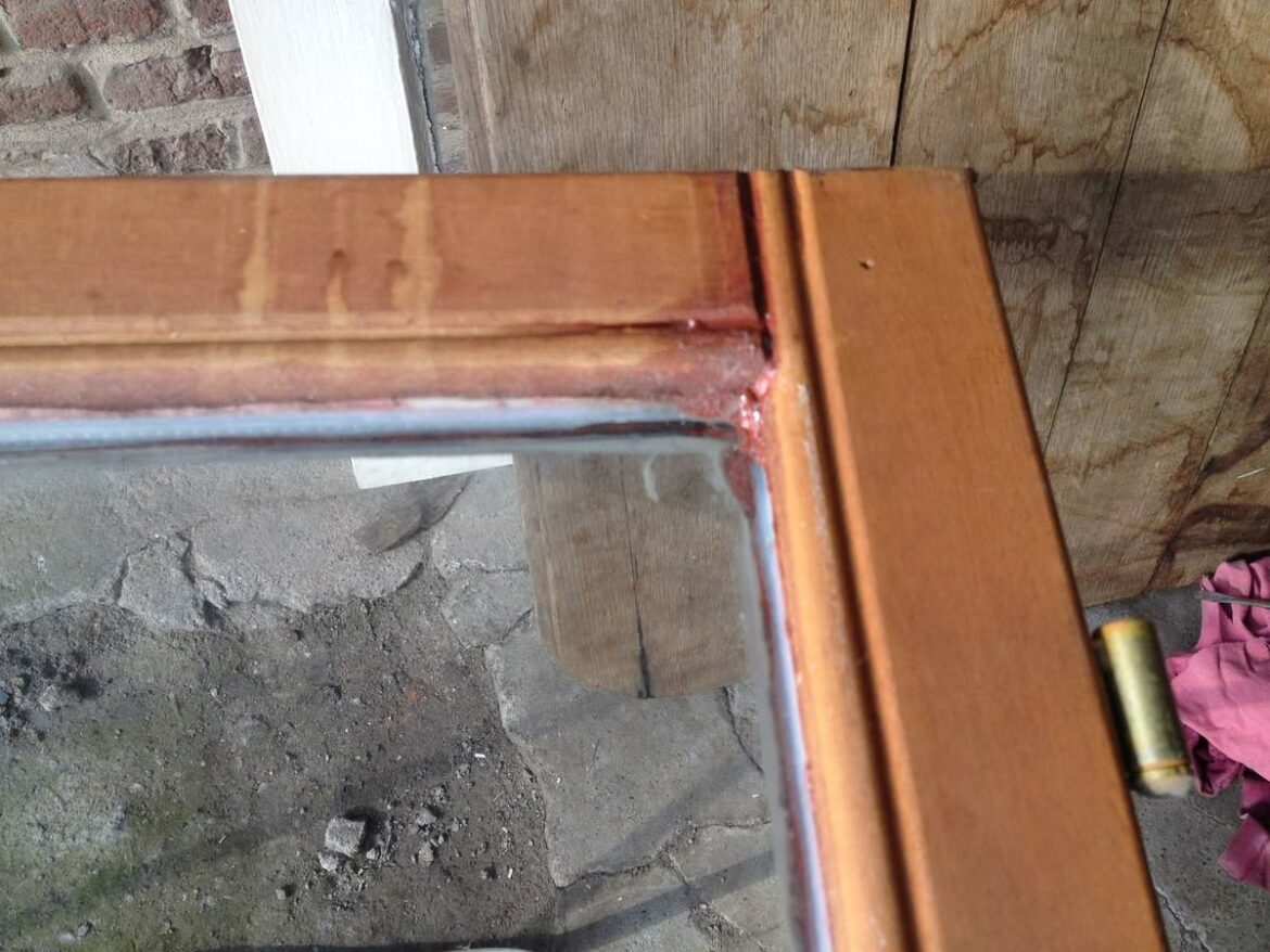 Comment mettre du silicone autour d'une fenêtre ?