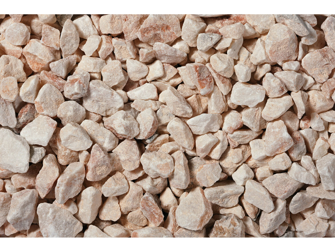 Comment nettoyer des cailloux blancs extérieurs ?